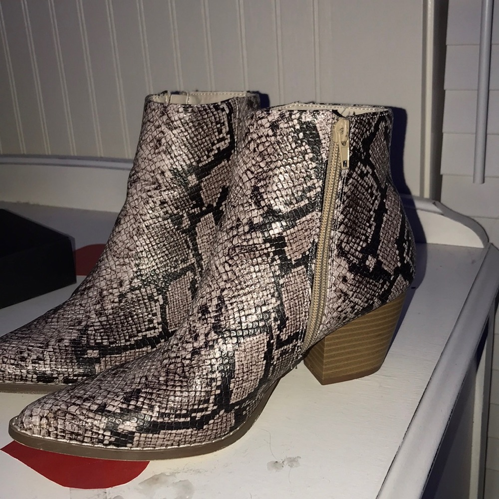 SUPER CUTE Snake Skin Bootie Heels